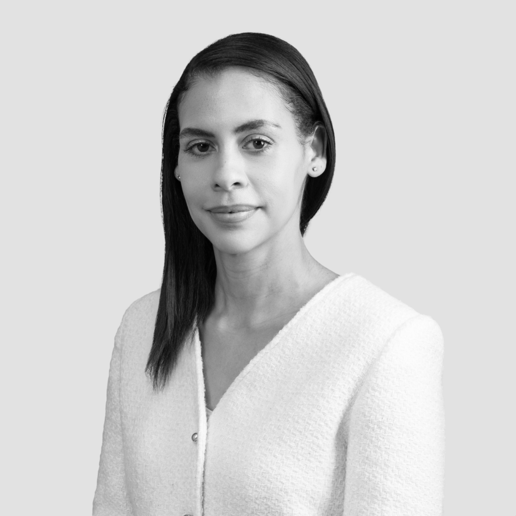 headshot for Lorna du Sautoy, Partner<br />
Broadfield UK