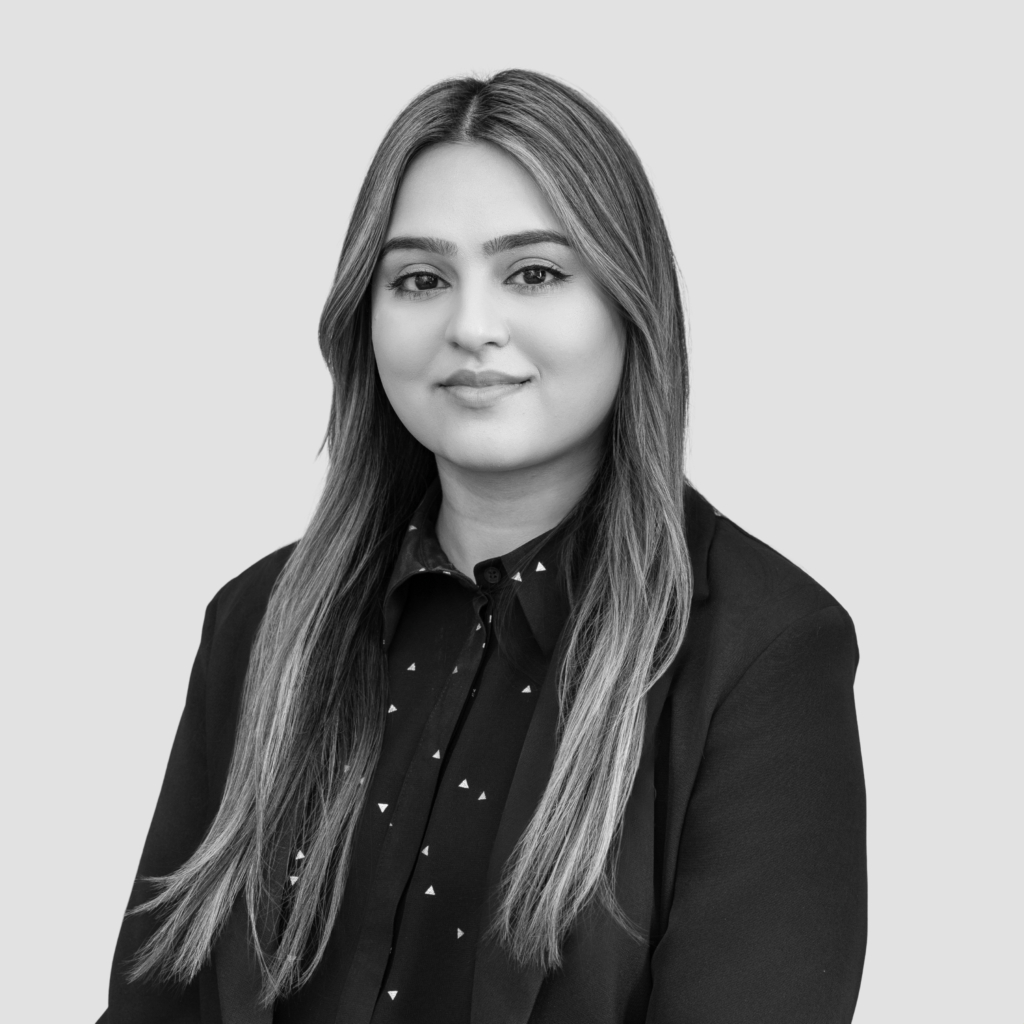headshot for Mominah Shafi, Case Manager<br />
Broadfield UK