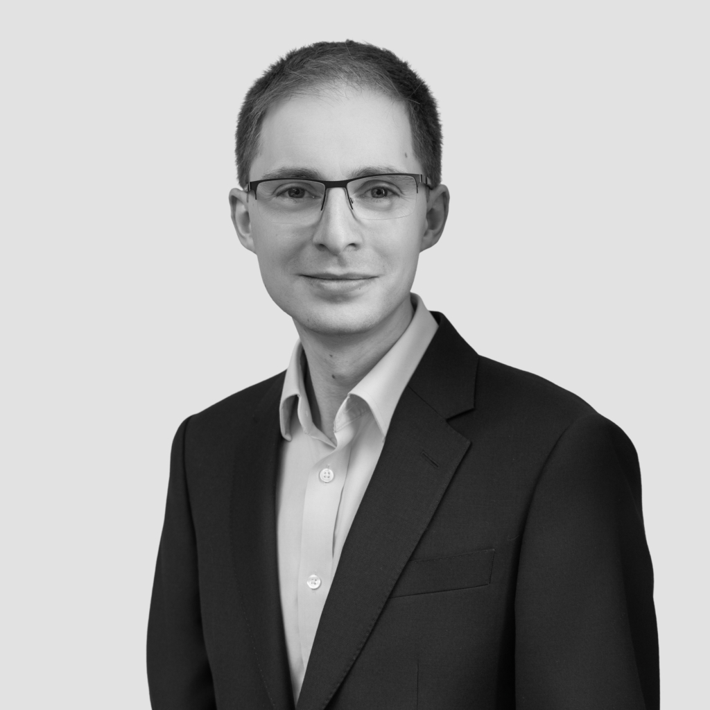 headshot for Oliver Willis, Partner<br />
Broadfield UK