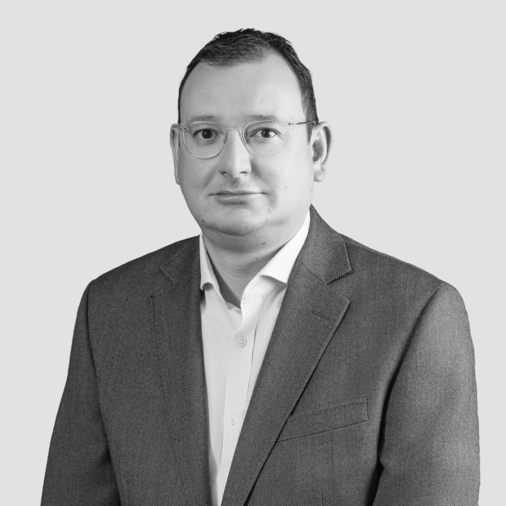 headshot for Oliver Wright, Partner<br />
Broadfield UK